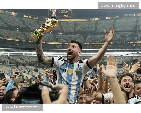 1998年世界杯：法国捧起首座大力神杯 引领足球盛宴新篇章